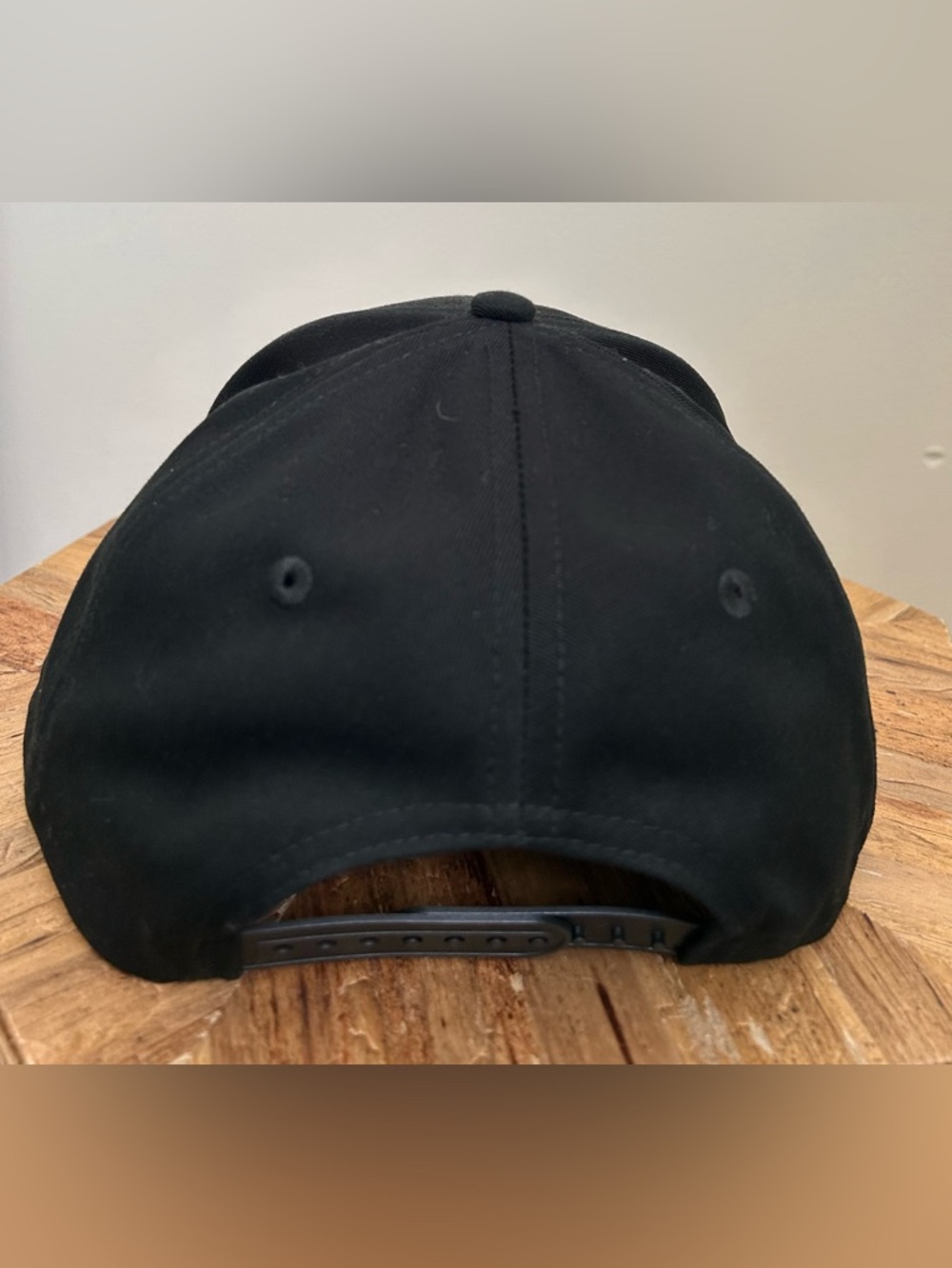 In-N-Out Burger Black Logo Snapback Hat - Picture 3 of 5
